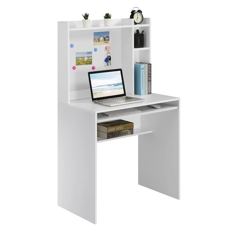 Bureau d'étudiant avec tableau d'affichage magnétique et étagères