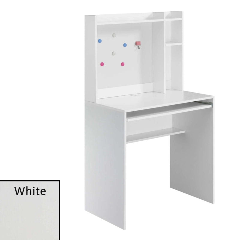 Bureau d'étudiant avec tableau d'affichage magnétique et étagères