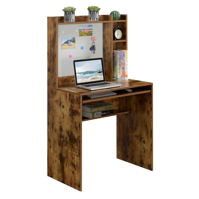 Bureau d'étudiant avec tableau d'affichage magnétique et étagères