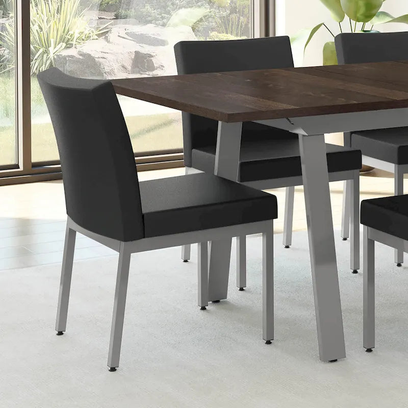 Chaises de salle à manger capitonnées avec cadre en métal
