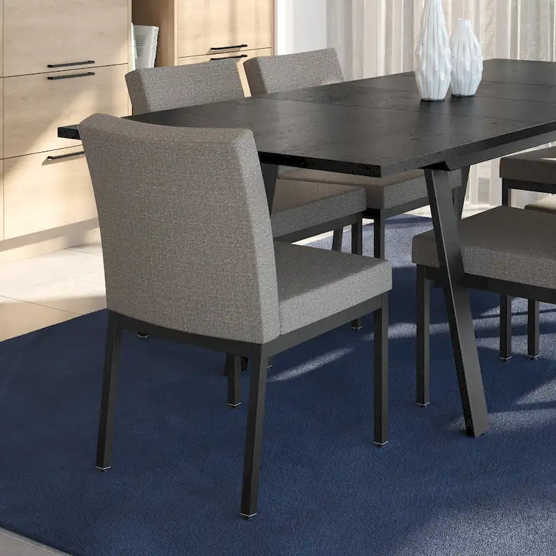 Chaises de salle à manger capitonnées avec cadre en métal