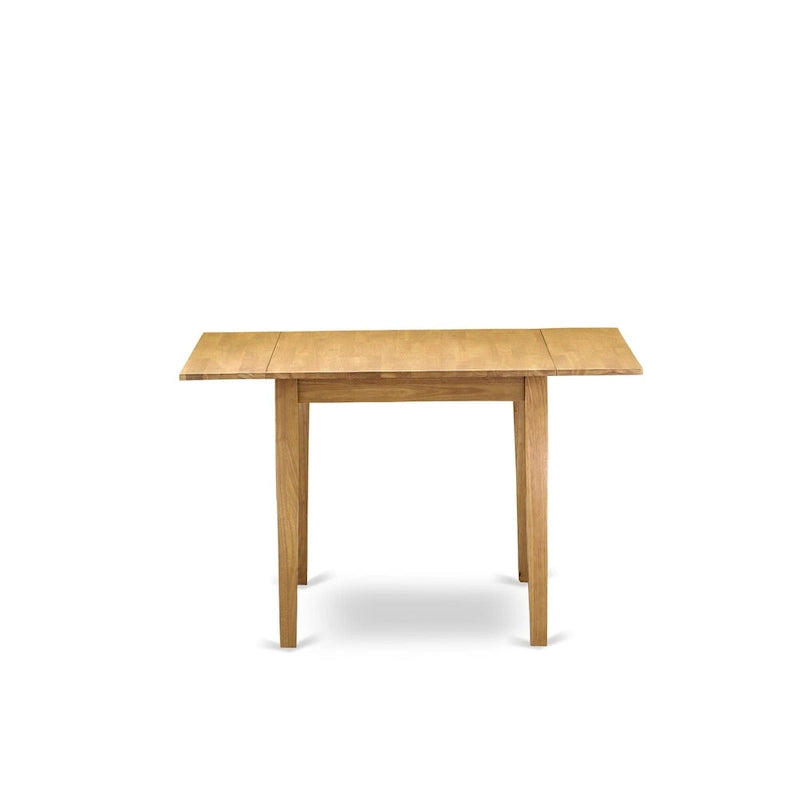 Chambre à coucher en bois d'aspect vieilli parchemin avec lit à panneaux, commode, miroir, table de chevet, chiffonnier